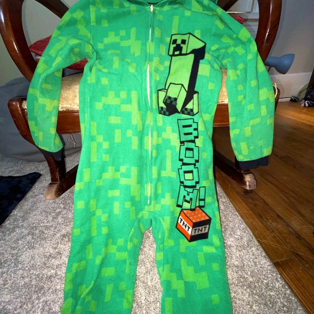 Boys Minecraft onesie size 6/7